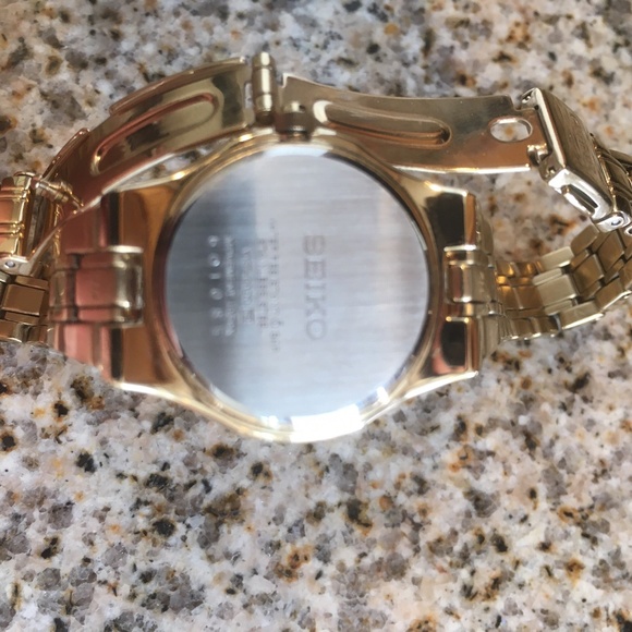 Seiko V-137 Watch (Mint Condition, Original Box)